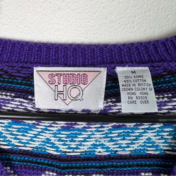 Vintage Sweater Geometric Print V Neck Size Medium Studio HQ Purple Blue White - Picture 5 of 10